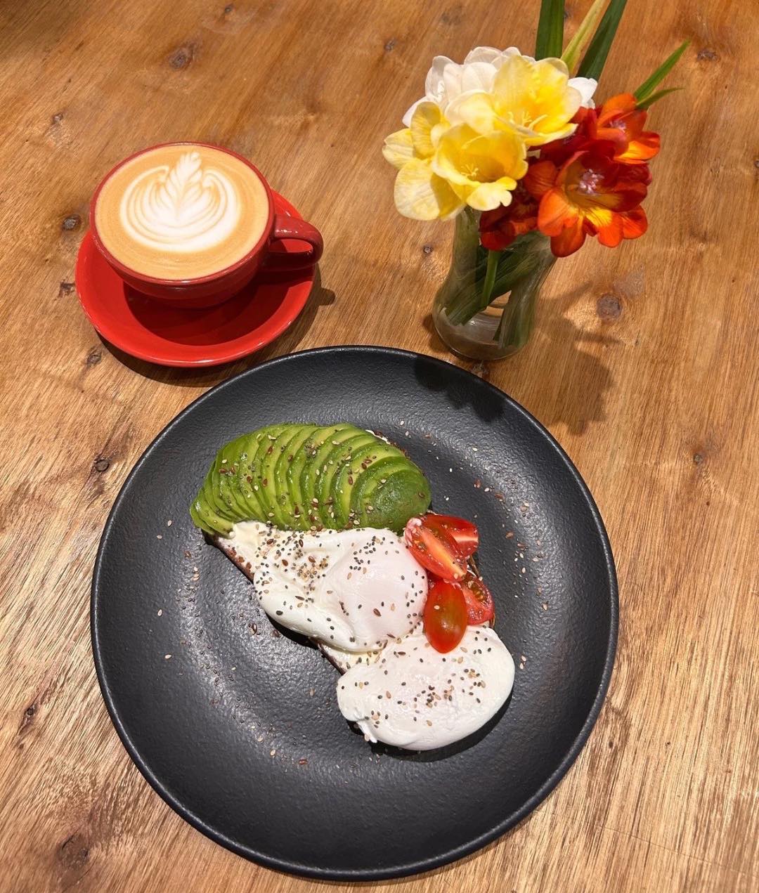 Brunch de SORBO Café en San Telmo con café y platos frescos